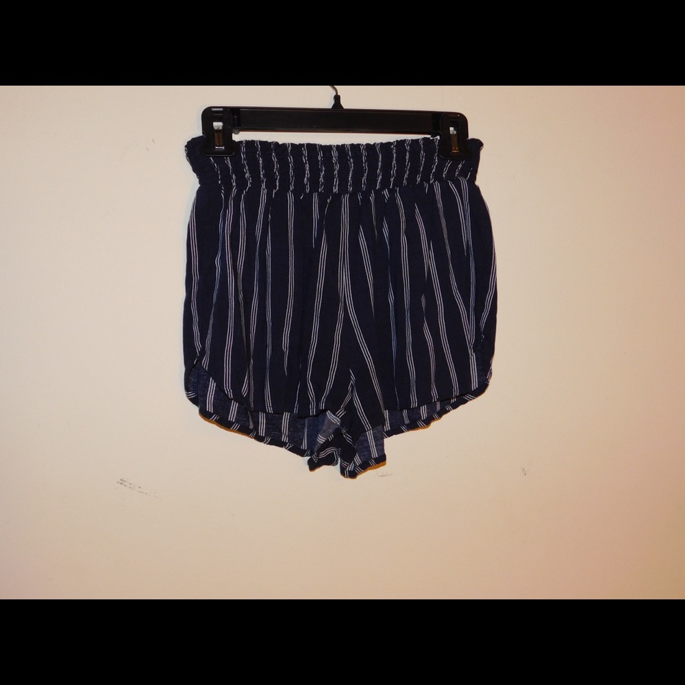 HOLLISTER SHORTS - Picture 2 of 2